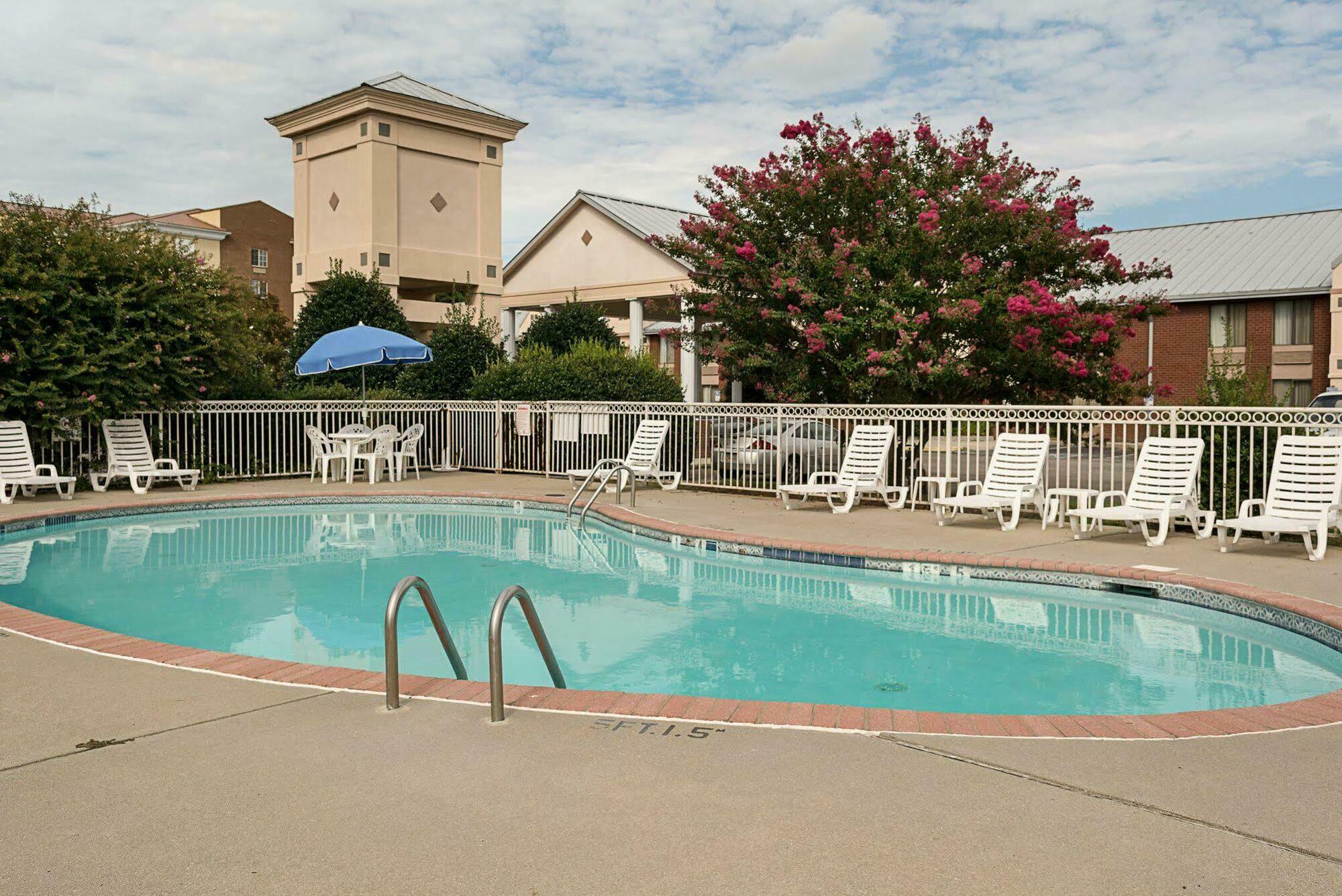 Comfort Inn Petersburg Near Fort Gregg-Adams Exterior foto